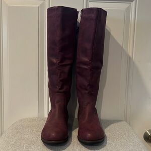 New Purple High Lace Up Boot Size 8 1/2 furry inside!